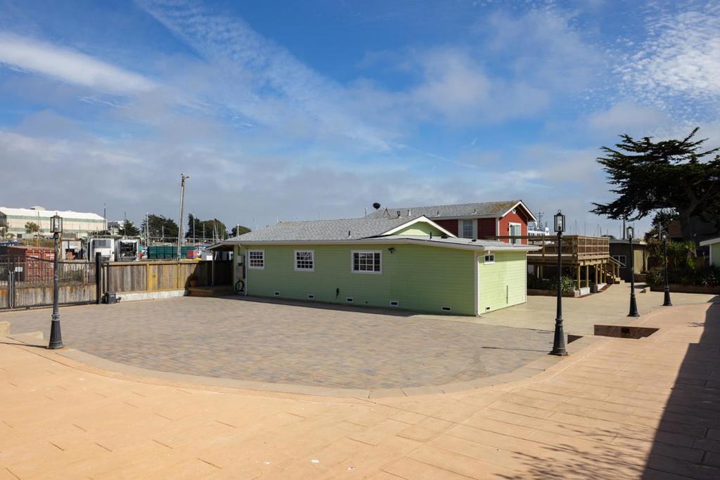 75507552 Sandholdt Road Property Photo 8