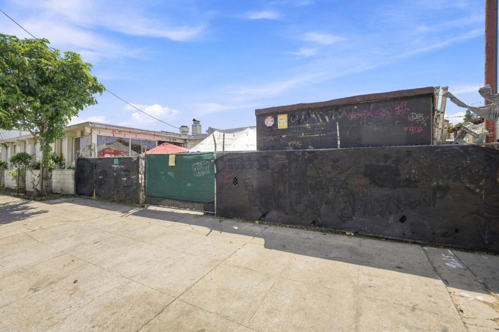2633 San Pablo Avenue Property Photo 5