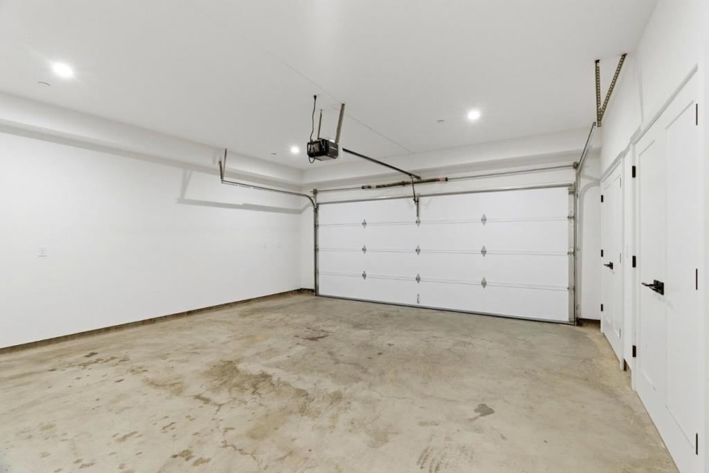 914 Woodside Road Property Photo 10