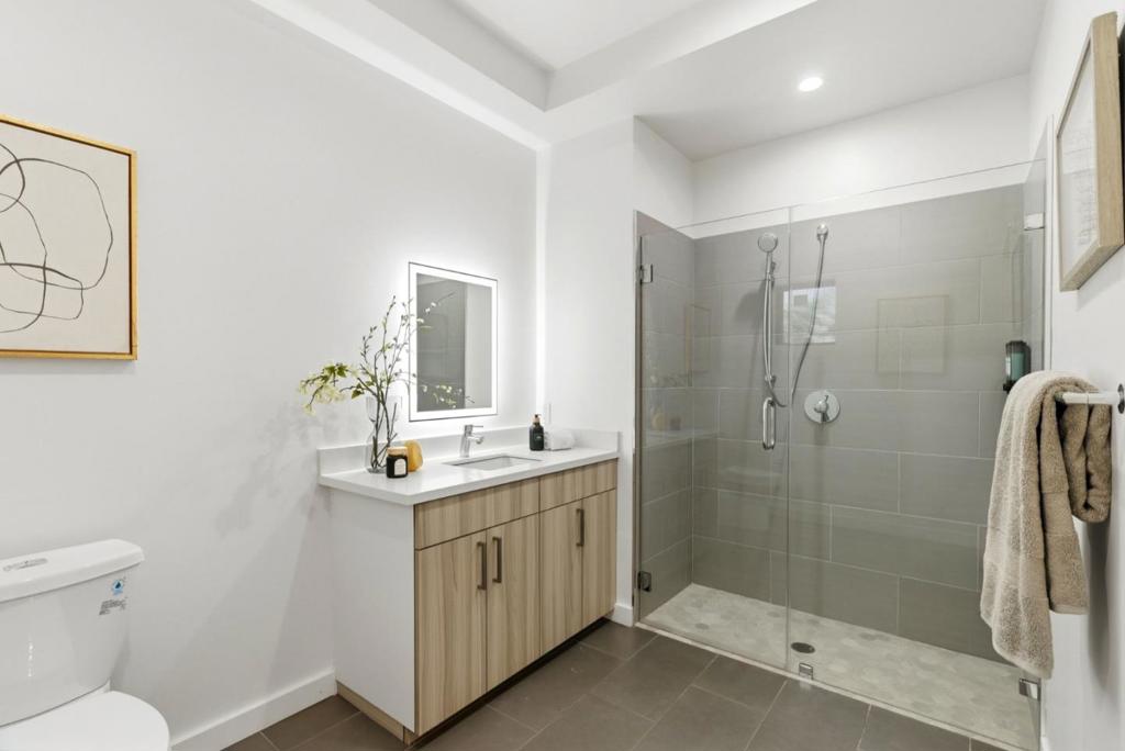 914 Woodside Road Property Photo 12