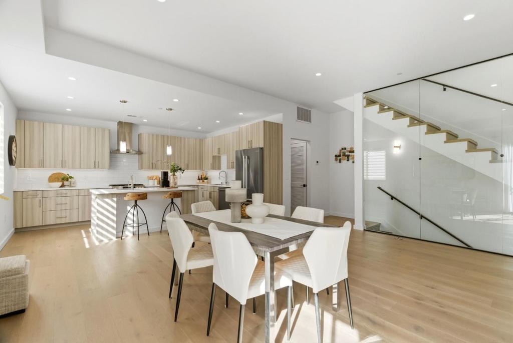 914 Woodside Road Property Photo 15