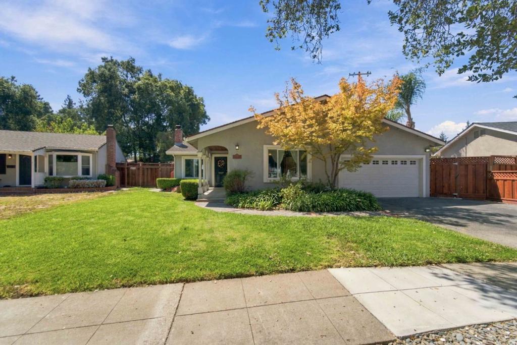 2092 Lynwood Terrace Property Photo 1