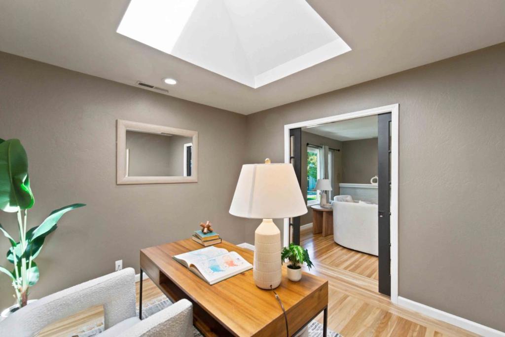 2092 Lynwood Terrace Property Photo 12
