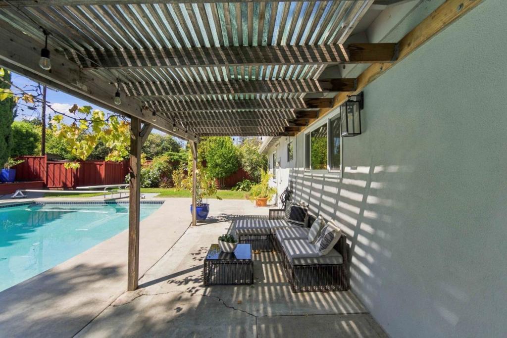 2092 Lynwood Terrace Property Photo 30