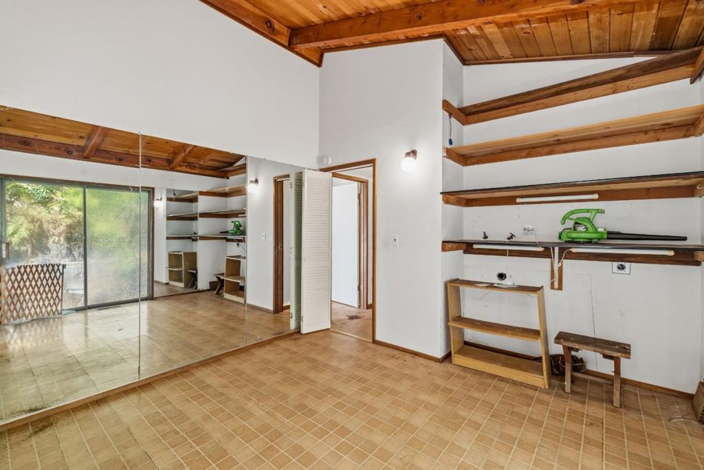 323 Tipping Way Property Photo 4