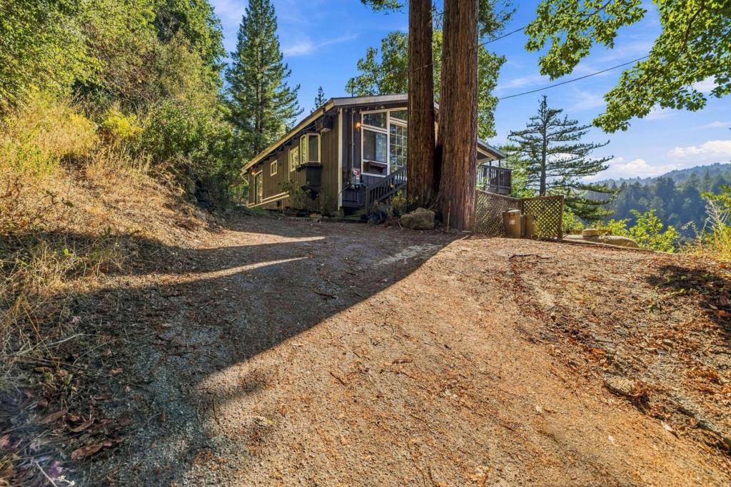 323 Tipping Way Property Photo 36