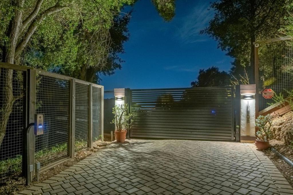 17808 Tourney Road Property Photo 5