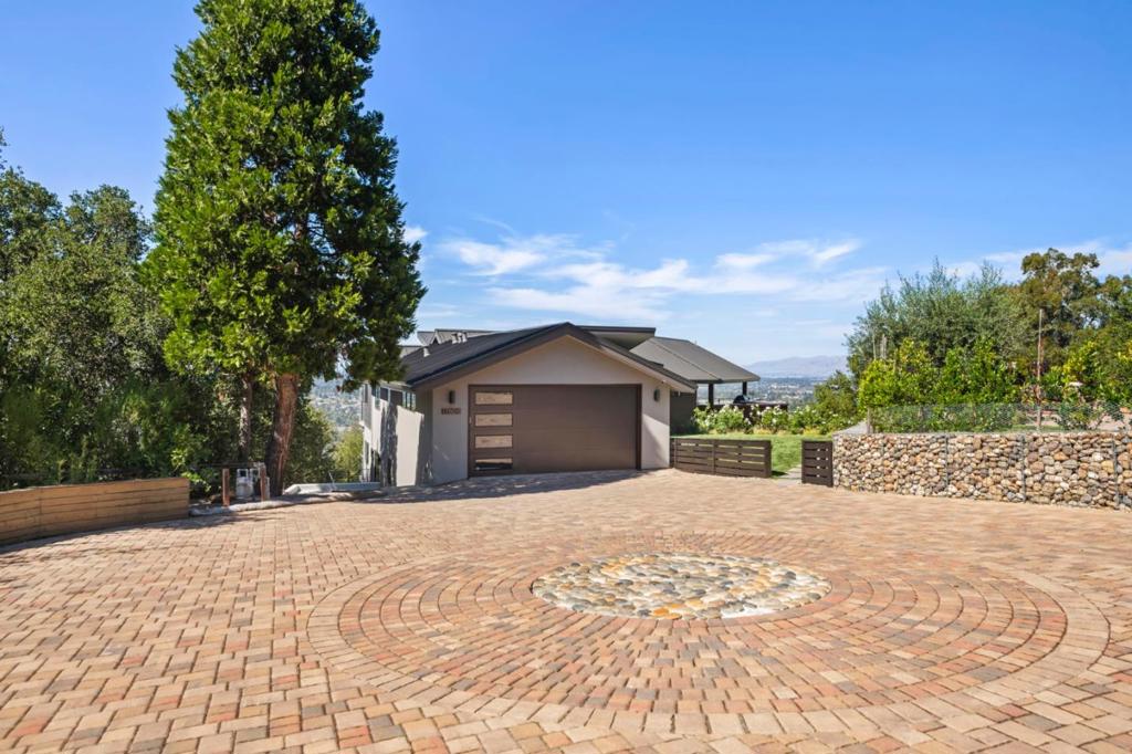 17808 Tourney Road Property Photo 6