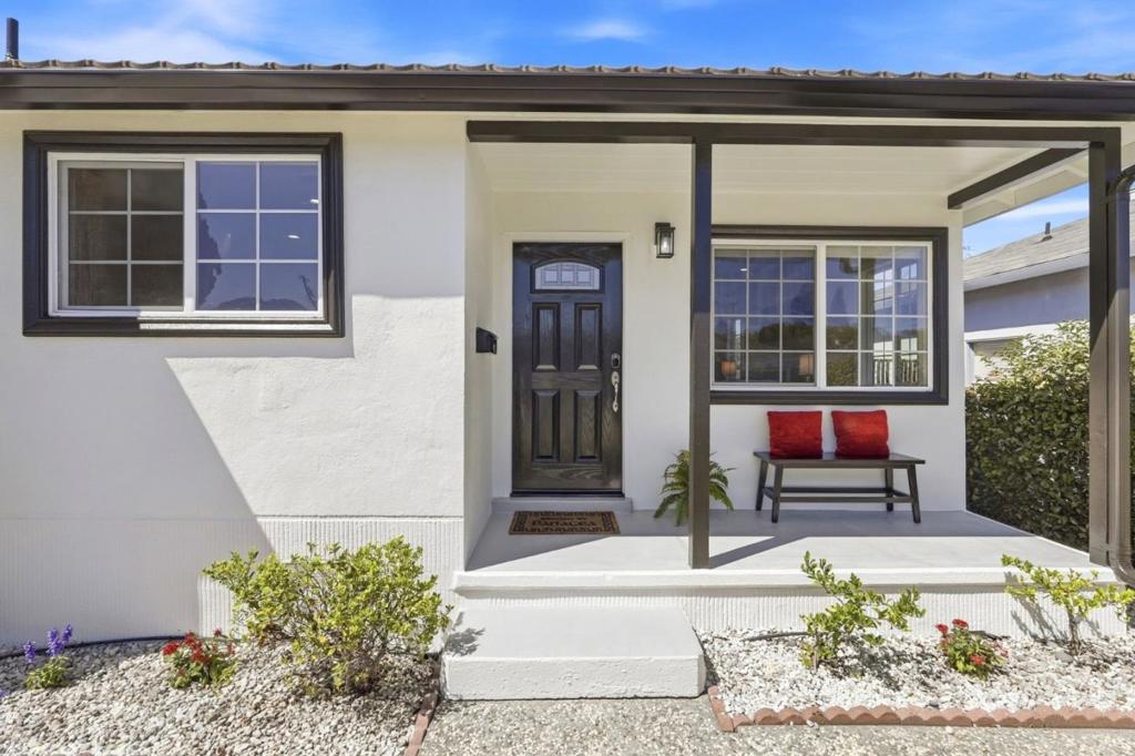 1025 Fulton Avenue Property Photo 4