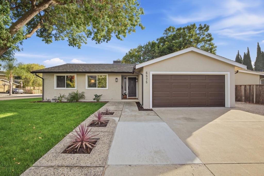 6575 Kaneko Drive Property Photo 1