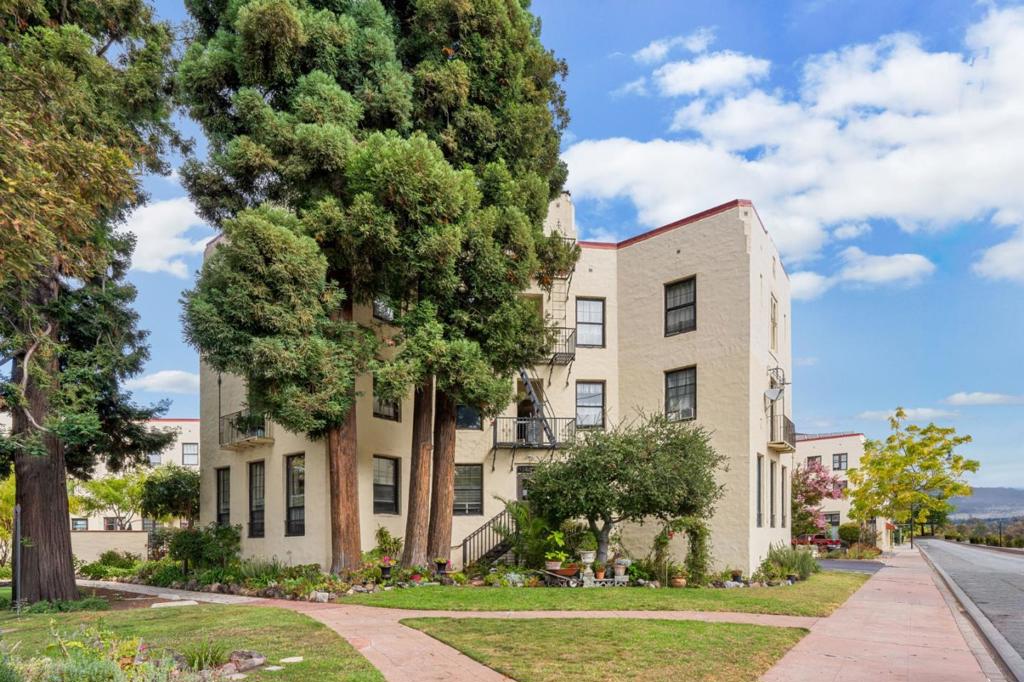 2544 Santa Clara Avenue Property Photo 11