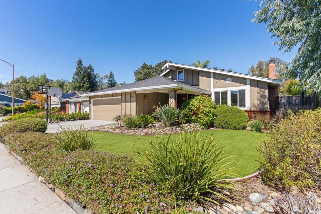835 Downswood Court Property Photo 1