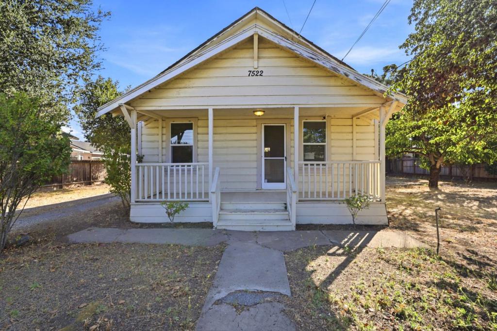 7522 Chestnut Street Property Photo 2