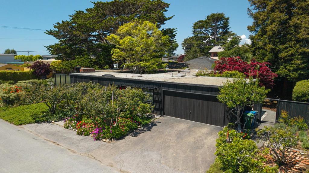 519 Cliff Drive Property Photo 3