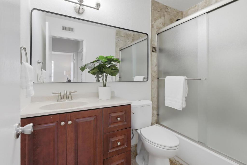 410 Colony Crest Drive Property Photo 14