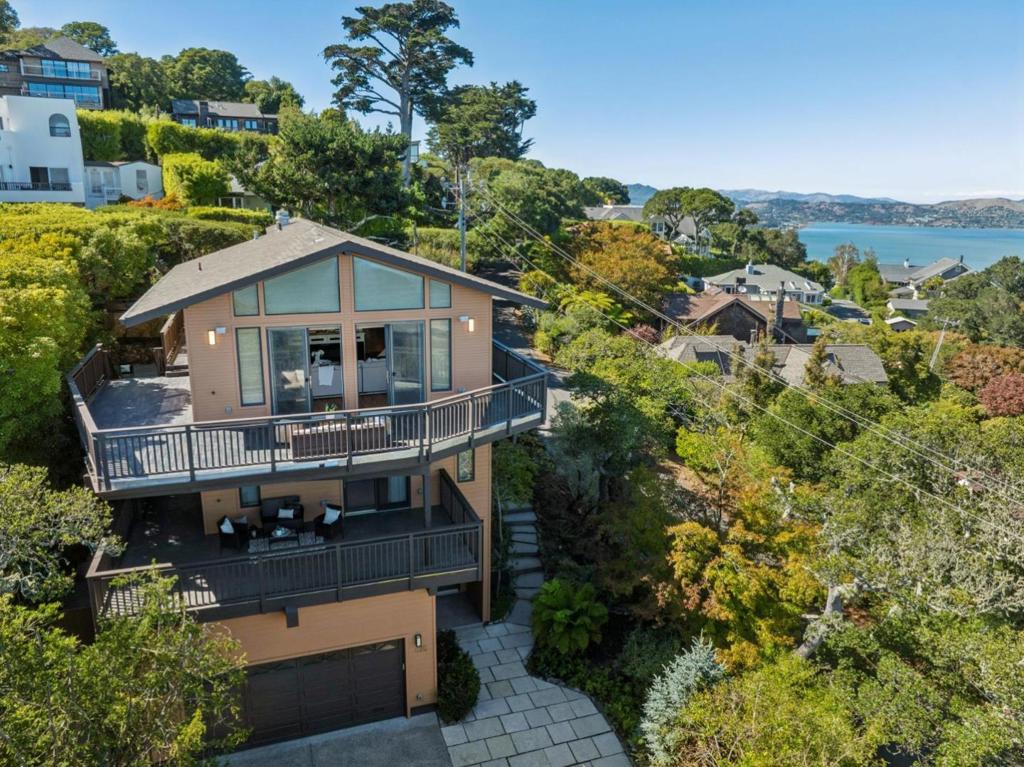 675 Sausalito Boulevard Property Photo 1