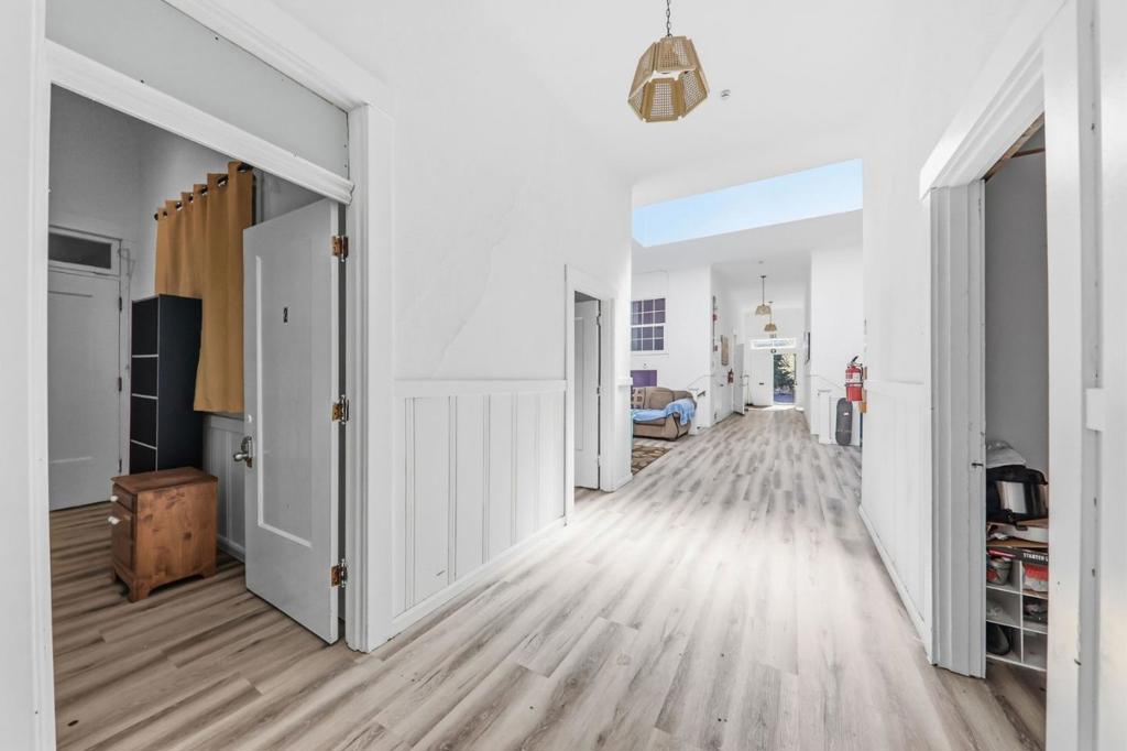 496 6th Street Property Photo 12