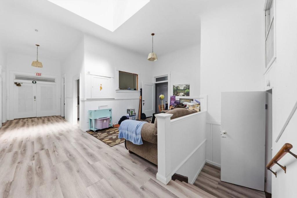 496 6th Street Property Photo 13