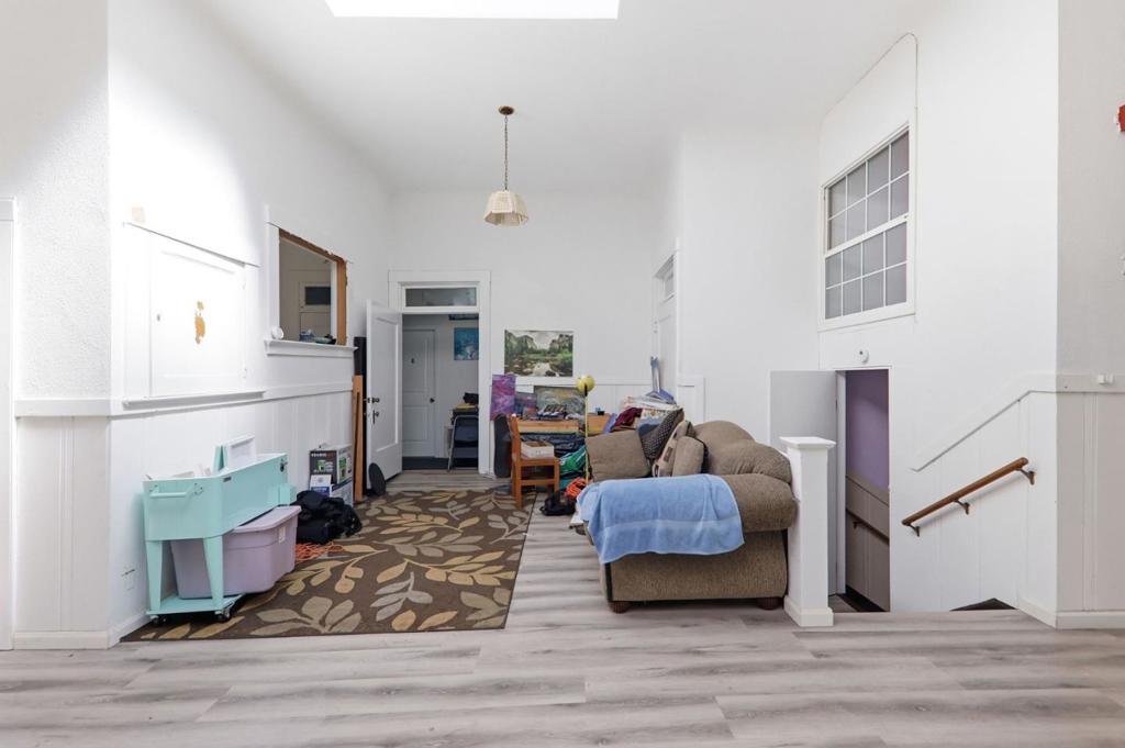496 6th Street Property Photo 14