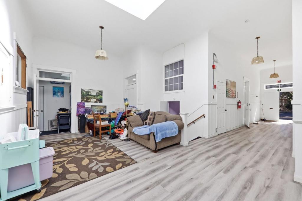 496 6th Street Property Photo 15