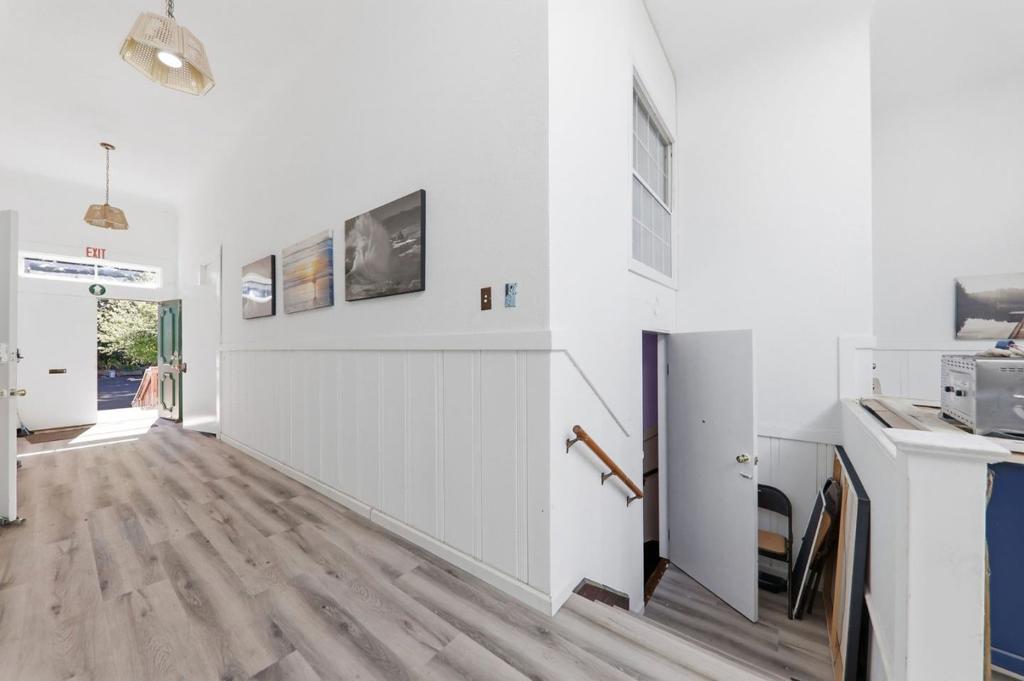 496 6th Street Property Photo 16
