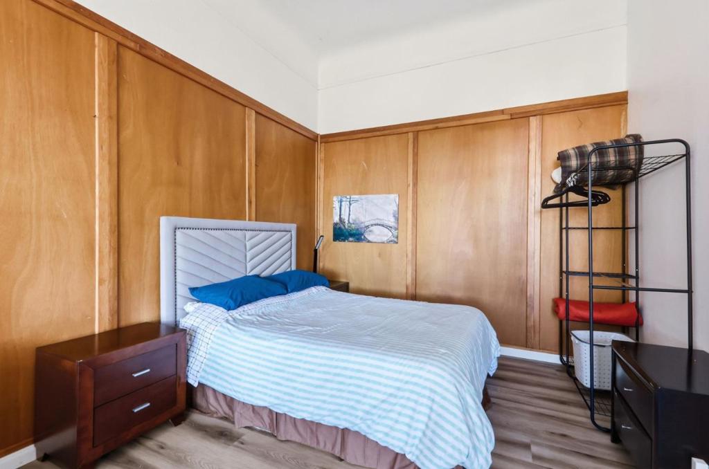 496 6th Street Property Photo 27
