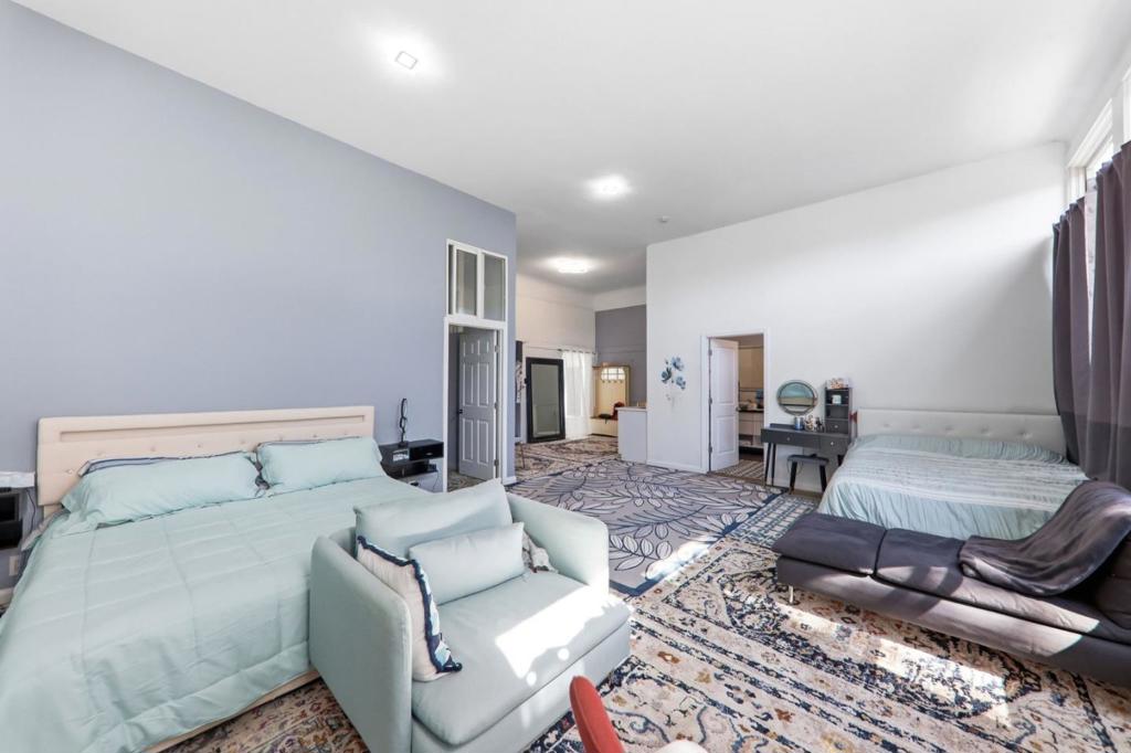 496 6th Street Property Photo 42