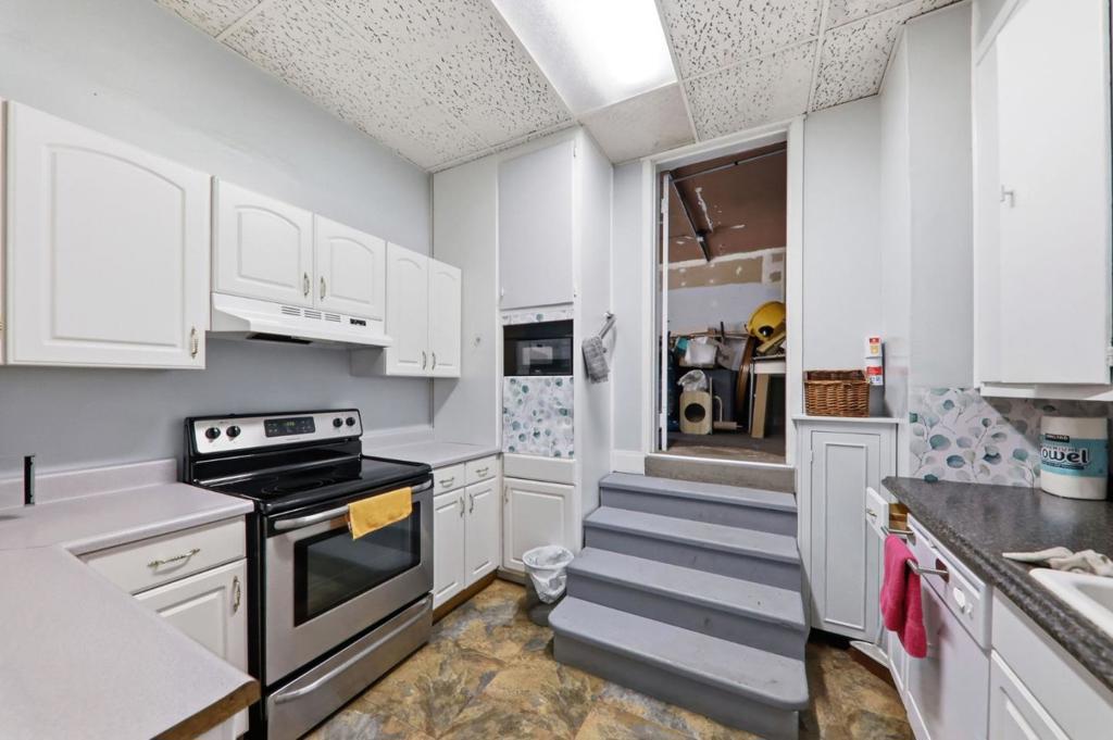496 6th Street Property Photo 82