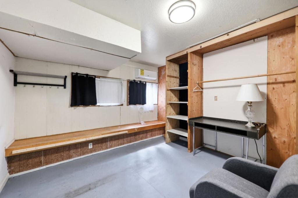 496 6th Street Property Photo 102