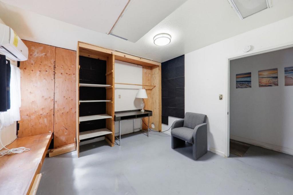 496 6th Street Property Photo 103
