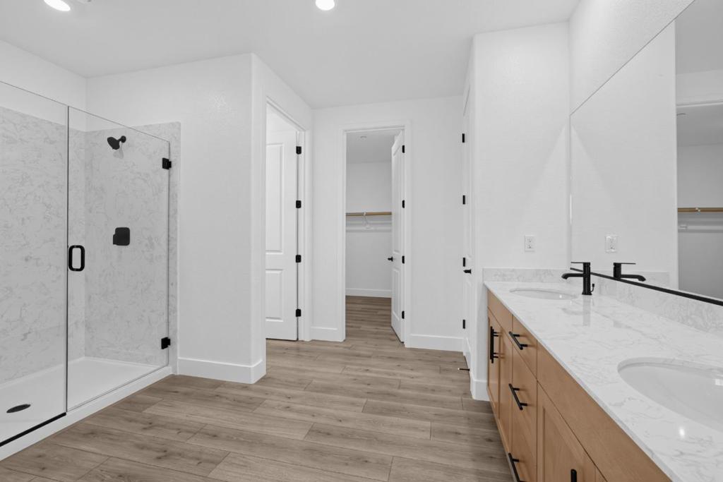 226 Golden Gate Lane Property Photo 3