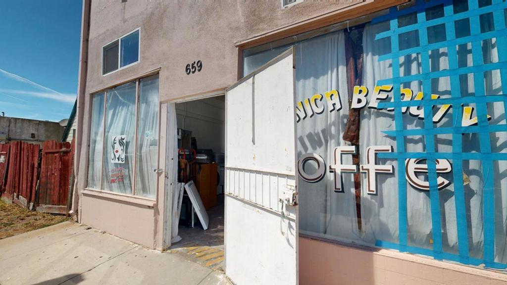 661 E Market Street Property Photo 3