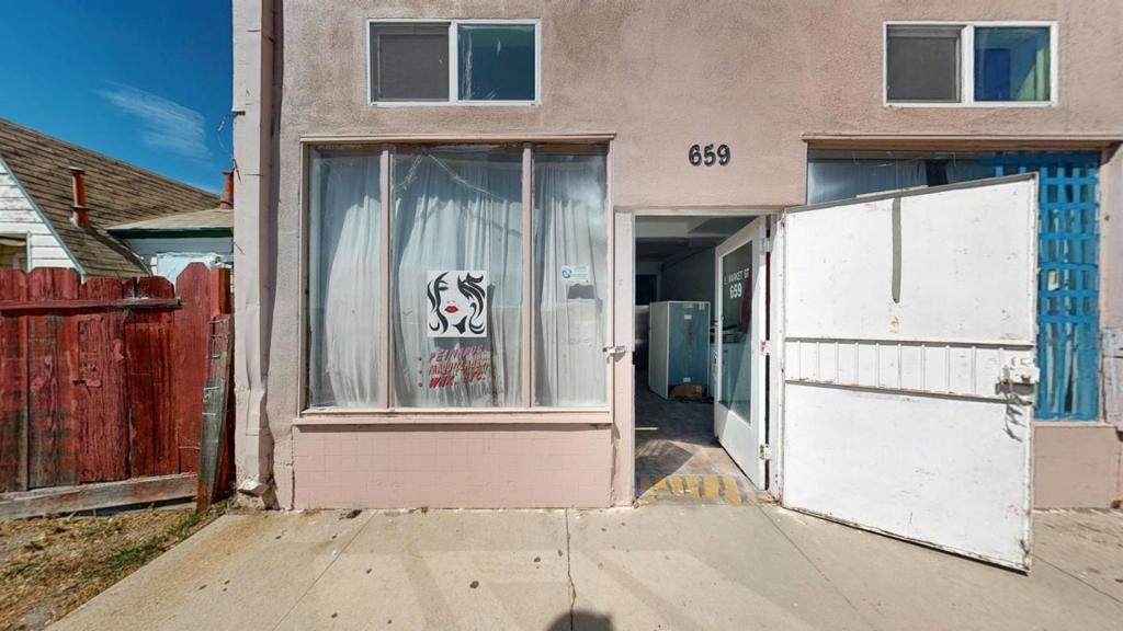 661 E Market Street Property Photo 4