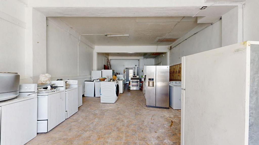 661 E Market Street Property Photo 7