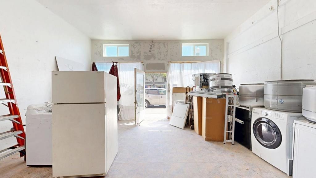 661 E Market Street Property Photo 11