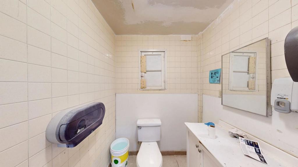 661 E Market Street Property Photo 12