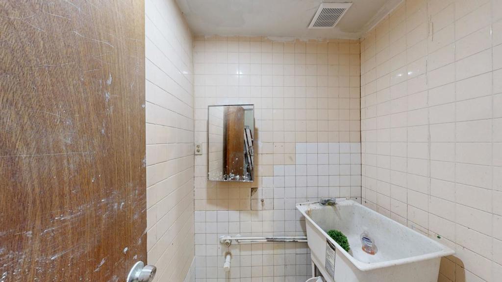 661 E Market Street Property Photo 13