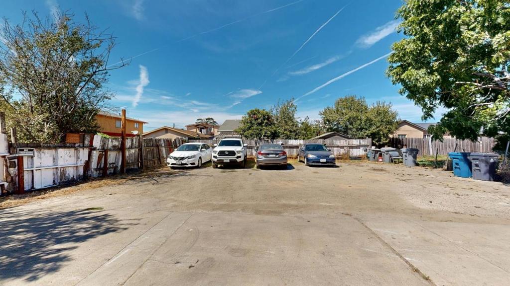661 E Market Street Property Photo 22