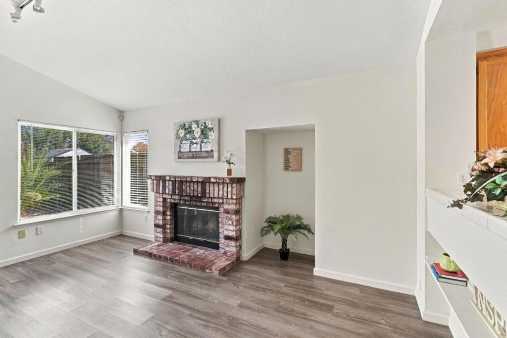 2102 Homecoming Way Property Photo 6