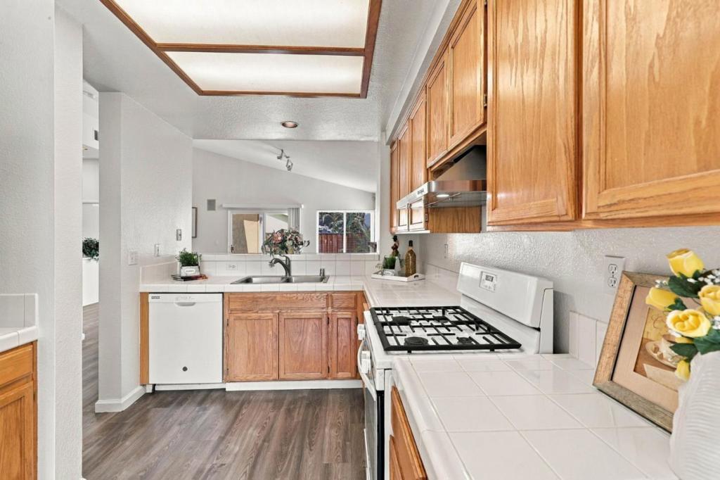 2102 Homecoming Way Property Photo 11