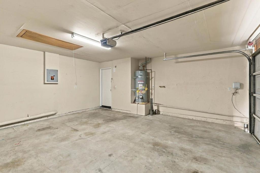 2102 Homecoming Way Property Photo 27