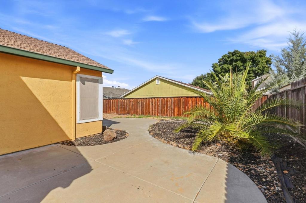 2102 Homecoming Way Property Photo 28