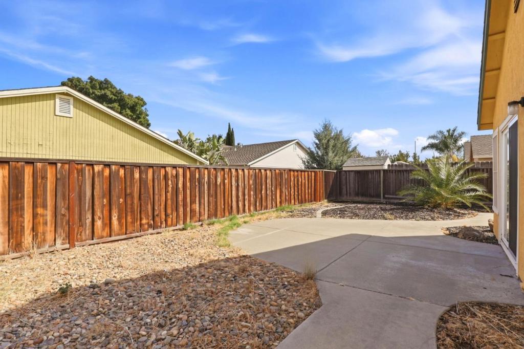 2102 Homecoming Way Property Photo 30