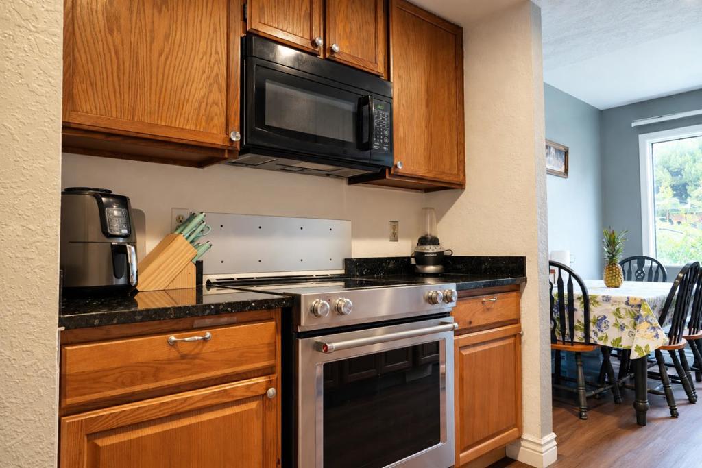 433 Winchester Drive Property Photo 4