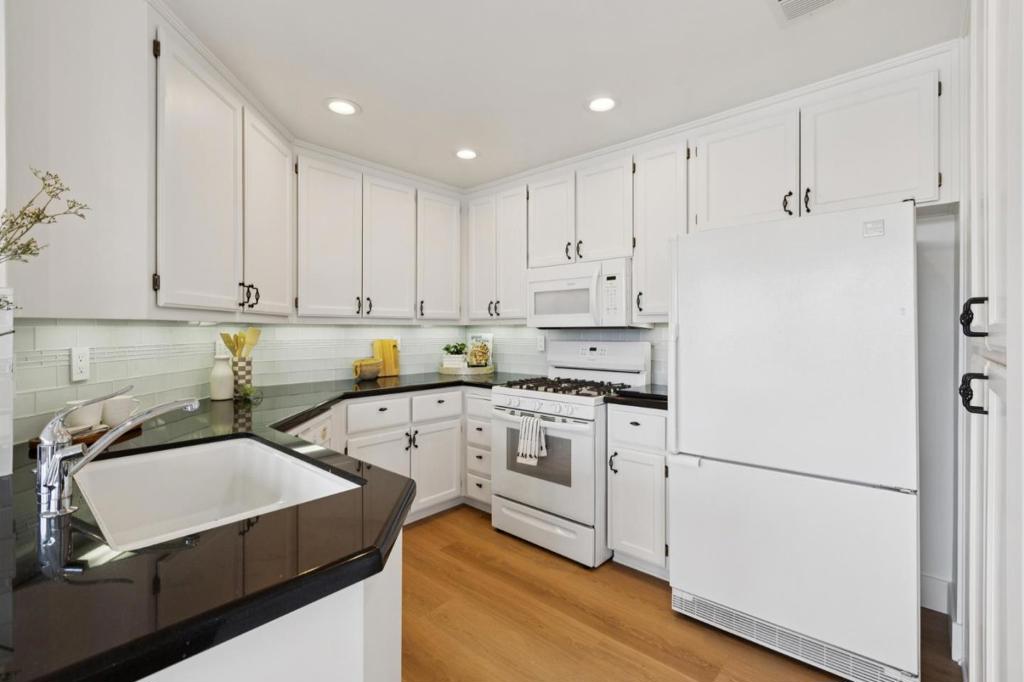 100 Baltic Circle 130 Property Photo 20