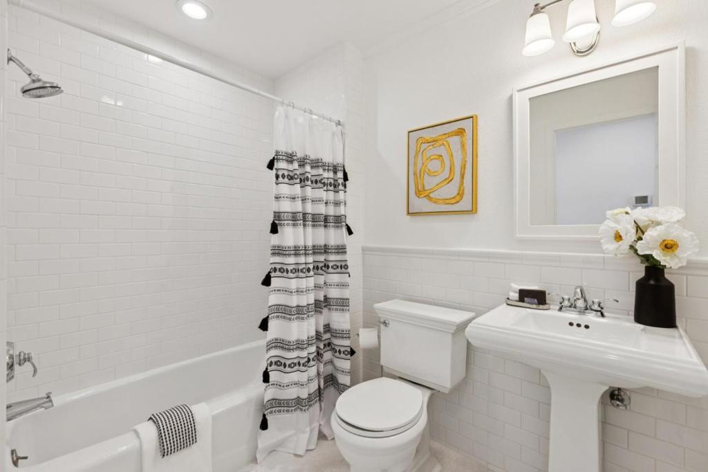 100 Baltic Circle 130 Property Photo 23