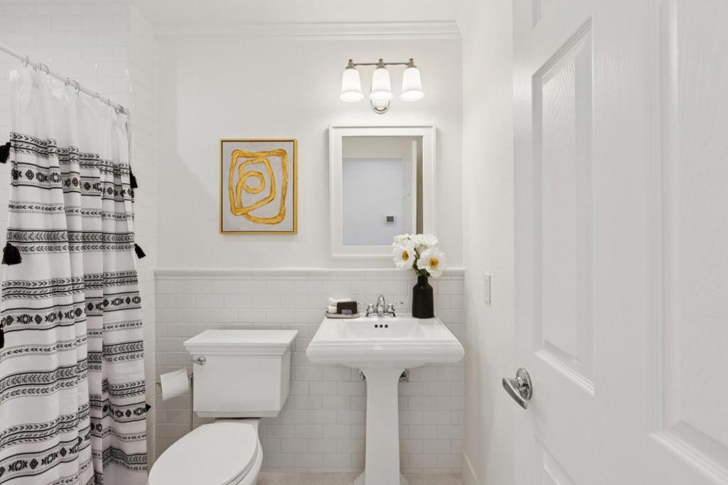 100 Baltic Circle 130 Property Photo 24