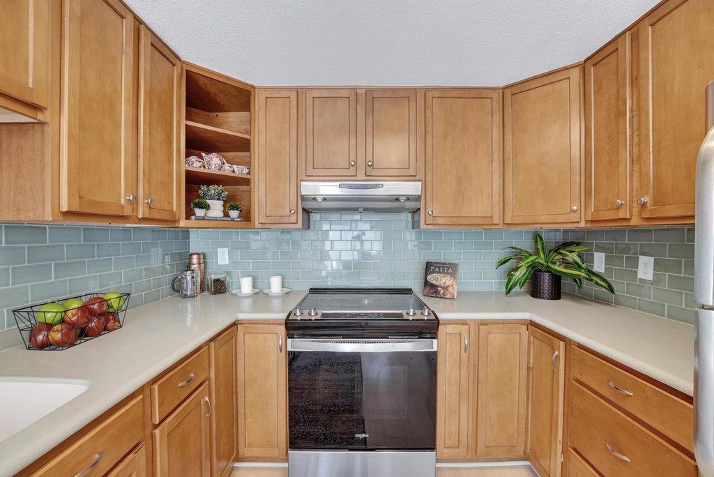 4233 Topsail Court Property Photo 12