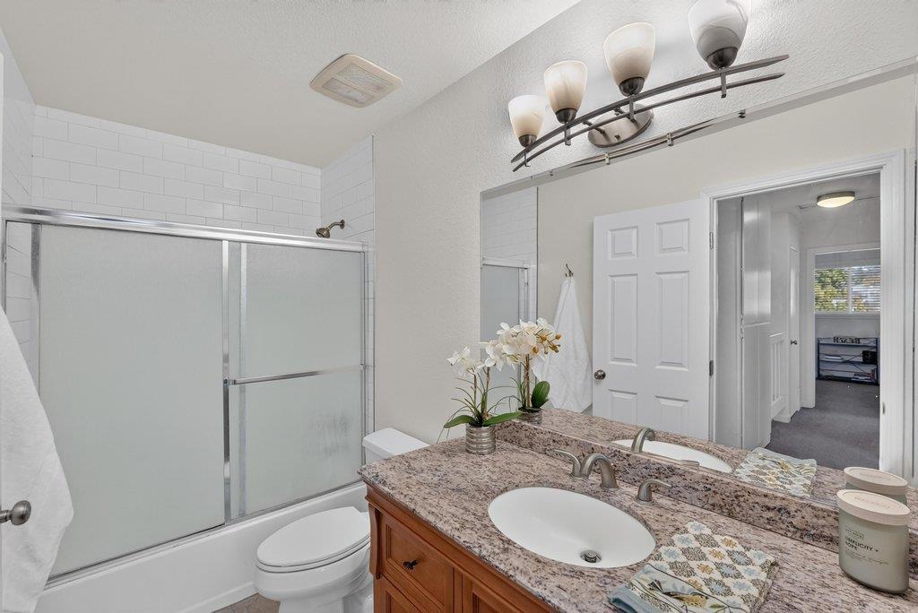 4233 Topsail Court Property Photo 17
