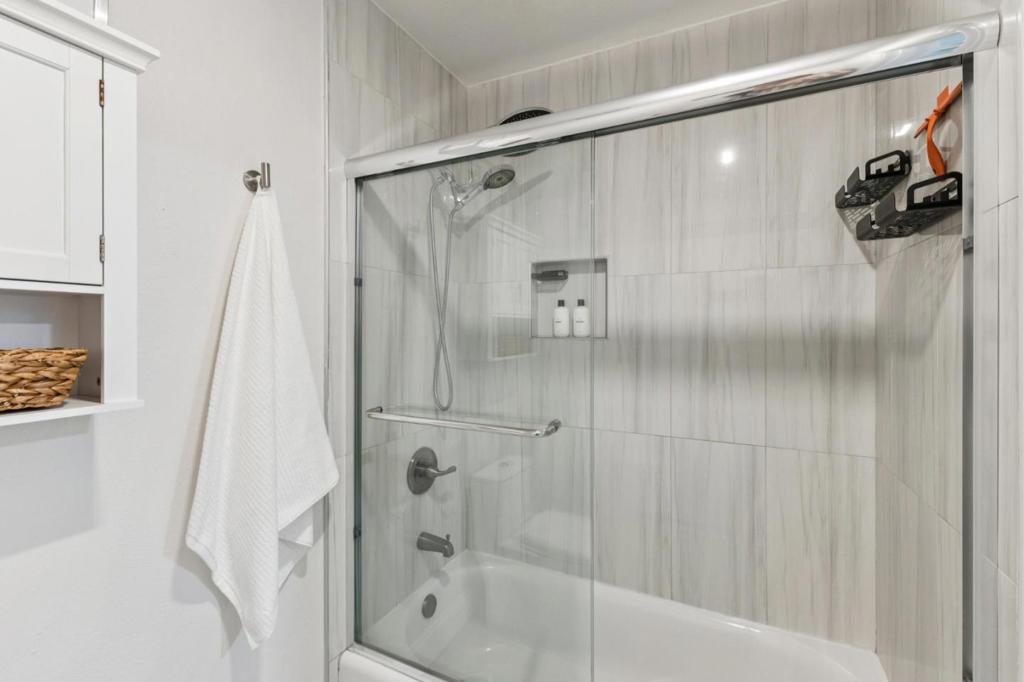 2101 Shoreline Drive 228 Property Photo 25